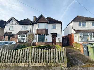 Detached house to rent in Beckingham Road, Guildford GU2