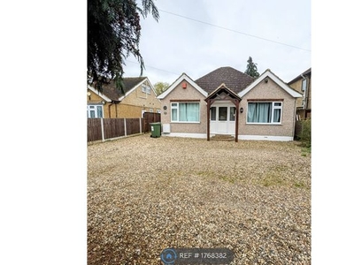 Detached house to rent in Coppermill Road, Wraysbury, Staines-Upon-Thames TW19