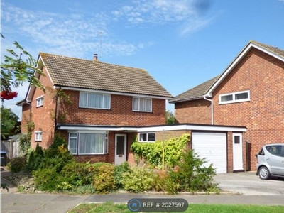 Detached house to rent in Meadow Lane, Burgess Hill RH15