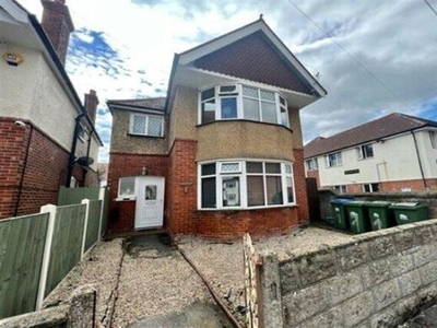 Detached house to rent in Newlands Avenue, Shirley, Southampton SO15