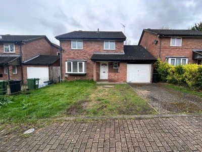 Detached house to rent in Padstow Avenue, Milton Keynes MK6