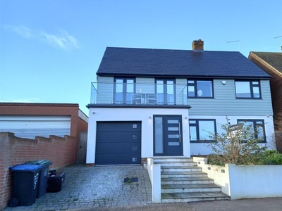 Detached house to rent in Queens Avenue, Broadstairs CT10