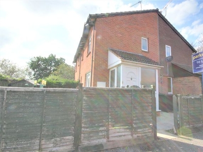 Detached house to rent in Rushmoor Gardens, Calcot, Reading, Berkshire RG31