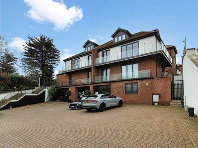 Duplex for sale in Eden Lodges, Chigwell IG7