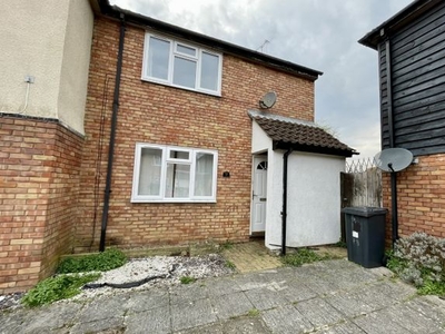 End terrace house to rent in Elsenham Court, Rayleigh SS6