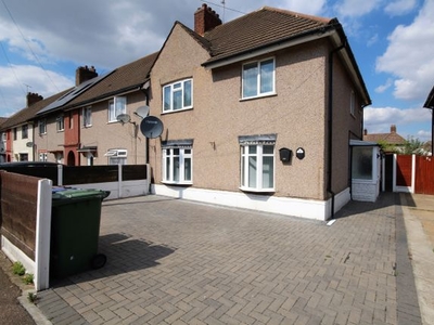 End terrace house to rent in Gainsborough Avenue, Tilbury RM18