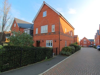 End terrace house to rent in The Courtyard, Maidenhead SL6