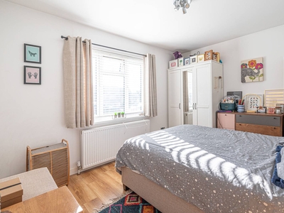 Flat in Clitterhouse Road, Cricklewood, NW2