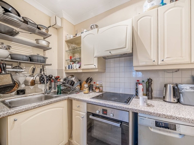 Flat in St George's Drive, Pimlico, SW1V