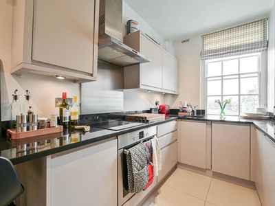 Flat in Whiteheads Grove, Chelsea, SW3