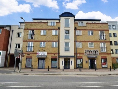 Flat to rent in New Street, Chelmsford CM1
