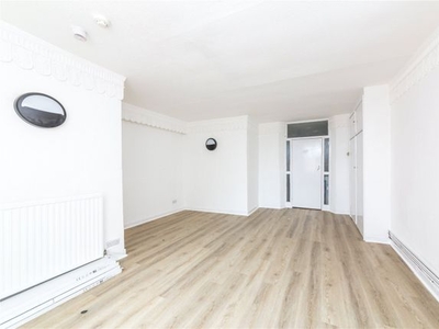 Flat to rent in Bedford Square, Brighton BN1