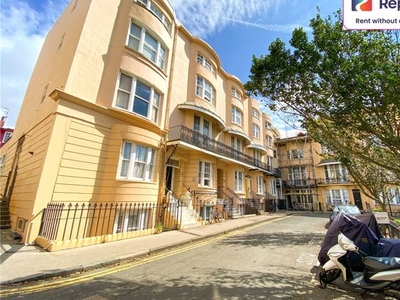 Flat to rent in Bedford Square, Brighton, East Sussex BN1