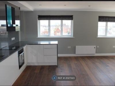Flat to rent in Brisbane Court, Slough SL1