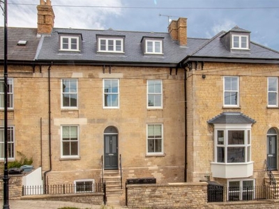 Flat to rent in Brownlow Terrace, Stamford, Lincolnshire PE9