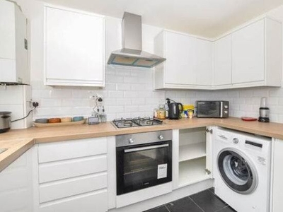 Flat to rent in Burnham Gardens, Croydon CR0