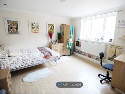 Flat to rent in Camden Road, London NW1