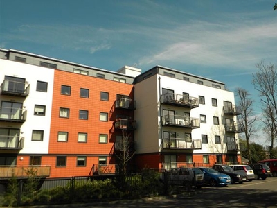 Flat to rent in Capitol Square, Church Street, Epsom KT17