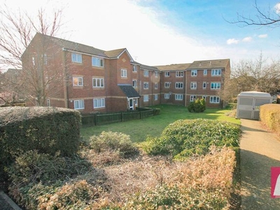 Flat to rent in Chiswell Court, Watford WD24