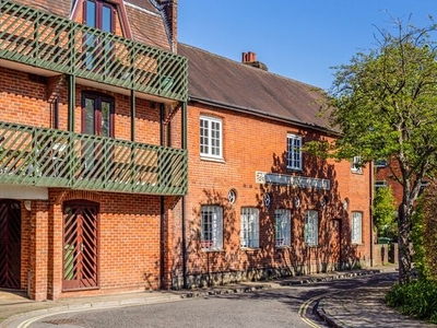 Flat to rent in Colebrook Street, Winchester SO23