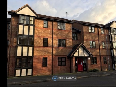 Flat to rent in Falcon Way, Watford WD25