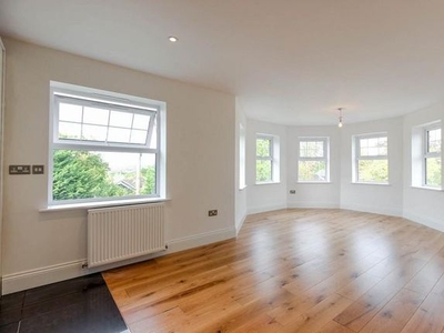 Flat to rent in Fawn Heights, Stag Lane, Buckhurst Hill IG9