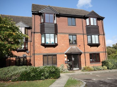 Flat to rent in Foxhills, Horsell, Woking GU21