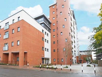 Flat to rent in Grays Place, Slough SL2