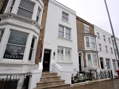Flat to rent in Hampshire Terrace, Portsmouth PO1