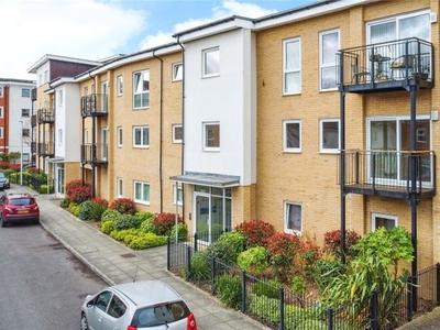 Flat to rent in Havergate Way, Reading, Berkshire RG2
