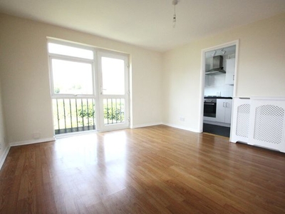 Flat to rent in Holmbury Grove, Forestdale, Surrey CR0