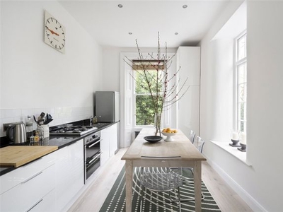 Flat to rent in Ladbroke Grove, Notting Hill W11