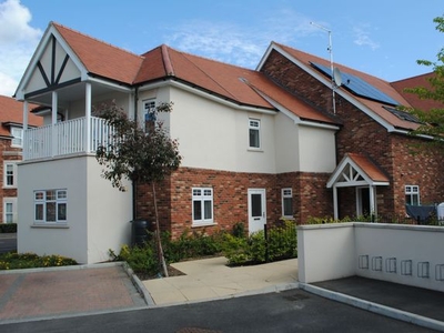 Flat to rent in Lexington House, Nelson Road, Leigh-On-Sea SS9