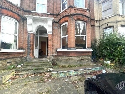 Flat to rent in Mansfield Road, Ilford IG1