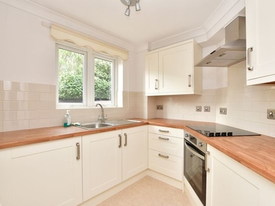 Flat to rent in Massetts Road, Horley RH6