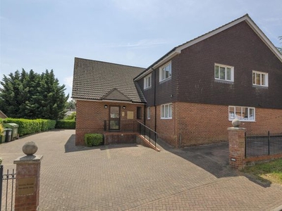 Flat to rent in Meadow Bank, Police Station Road, West Malling ME19