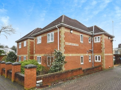 Flat to rent in Milton Road, Warley, Brentwood CM14