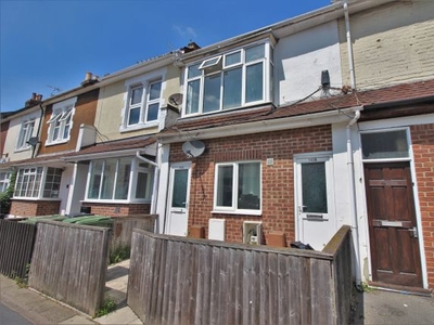 Flat to rent in New Road, Portsmouth PO2