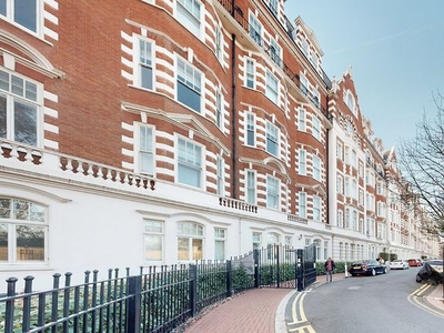 Flat to rent in North Gate, Prince Albert Road, St John's Wood, London NW8