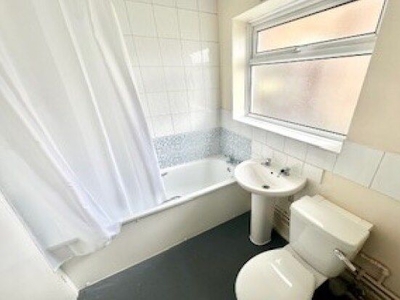 Flat to rent in Portnoi Close, Romford RM1