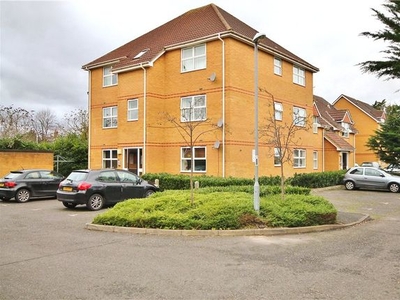 Flat to rent in Pullmans Place, Staines-Upon-Thames, Surrey TW18