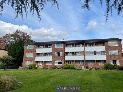 Flat to rent in Ray Park Avenue, Maidenhead SL6