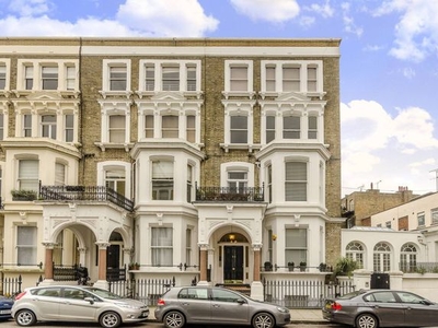 Flat to rent in Redcliffe Square, Chelsea, London SW10