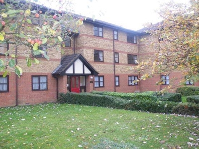 Flat to rent in Redwood Grove, Bedford MK42