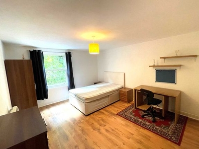 Flat to rent in St Andrew`S Close, Canterbury CT1