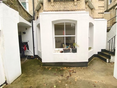 Flat to rent in The Drive, Hove BN3