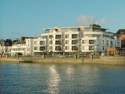 Flat to rent in The Parade, Cowes, Isle Of Wight PO31
