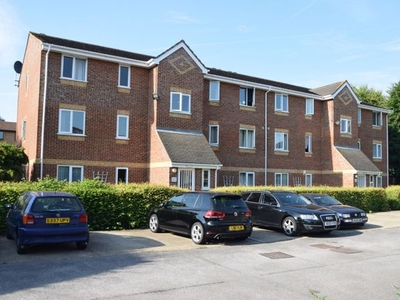 Flat to rent in Walpole Road, Burnham Gate, Slough, Berkshire SL1
