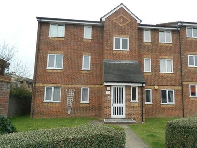 Flat to rent in Walpole Road, Cippenham, Berkshire SL1