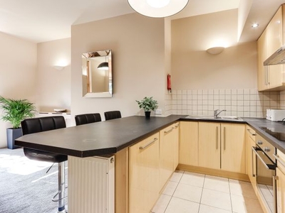 Flat to rent in Westcliffe Court, The Park NG7